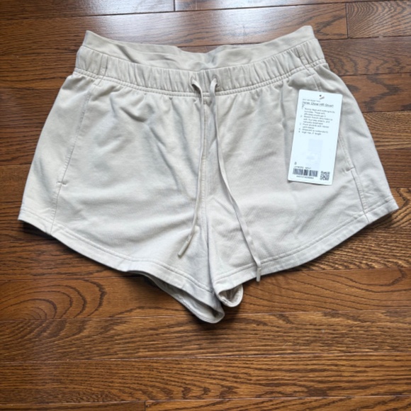 NWT Lululemon Inner Glow Shorts Mojave Tan Size 8 - Picture 2 of 4